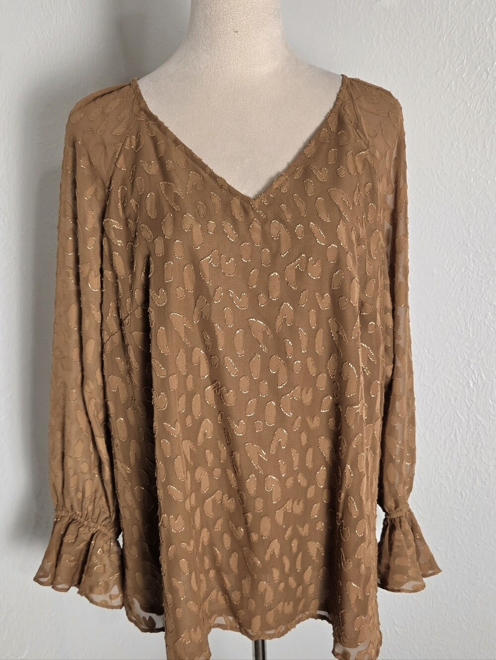 Bar III Tan Blouse with Textured Print Lined in Gold, Wide Long Sleeves, Size 1X